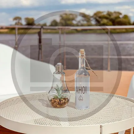 Awesome Ship In With Kitchen 4*