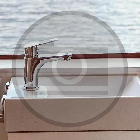 Awesome Ship In With Kitchen Botel 4*