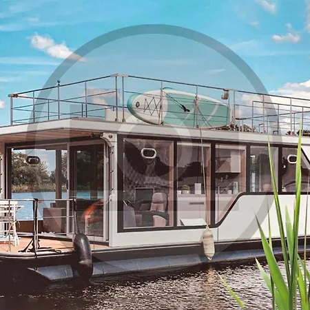 Awesome Ship In With Kitchen Ботель *