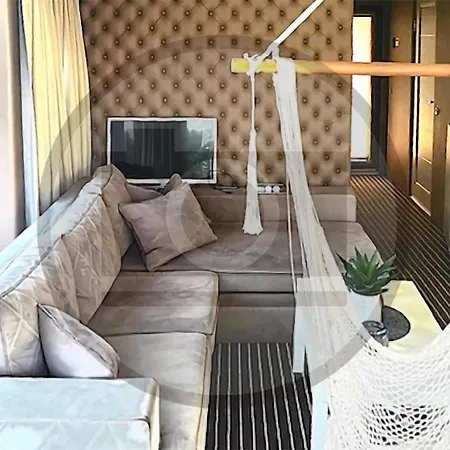 Awesome Ship In With Kitchen 4* Neuruppin