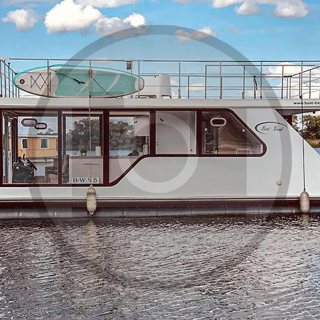 Awesome Ship In With Kitchen Ботель