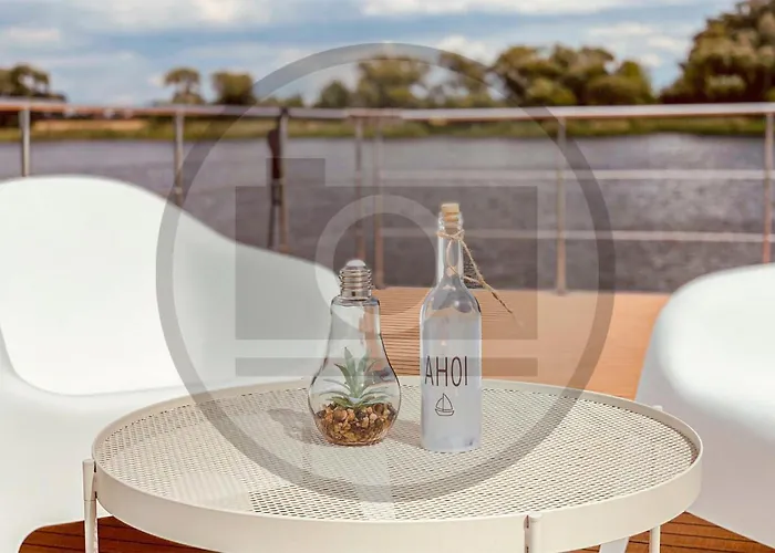 Awesome Ship In With Kitchen 4*