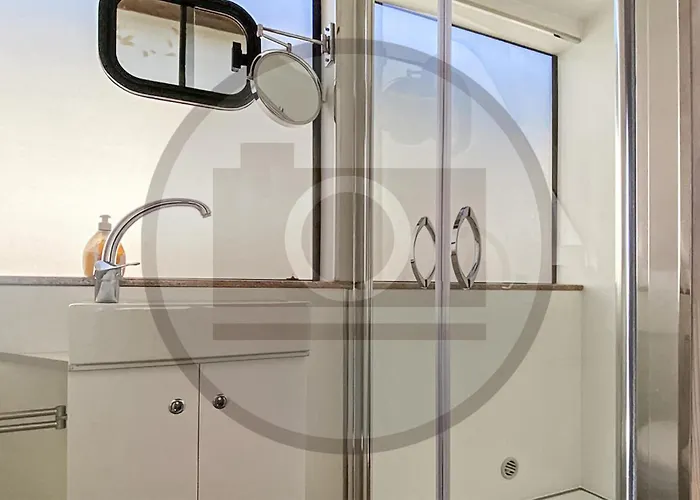 Awesome Ship In With Kitchen