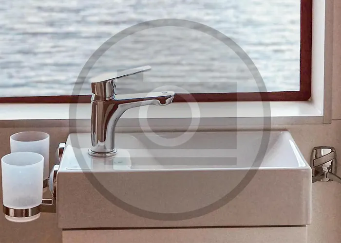 Awesome Ship In With Kitchen Bådhotel 4*