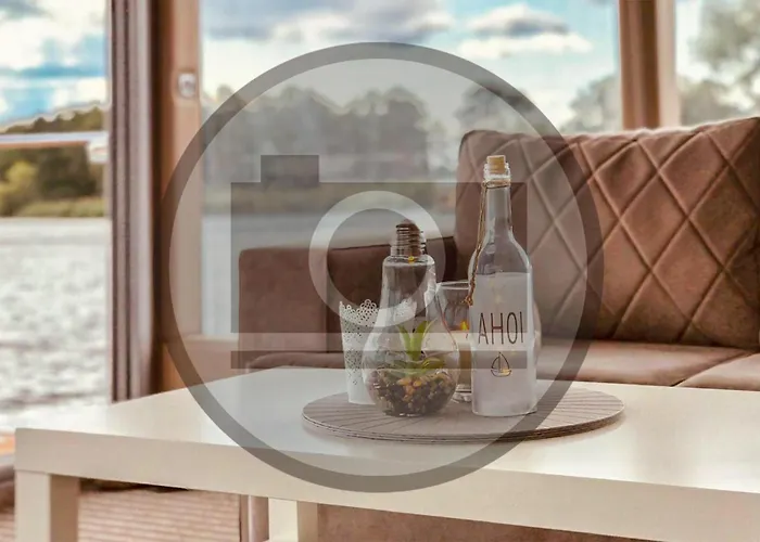 Awesome Ship In With Kitchen 4*