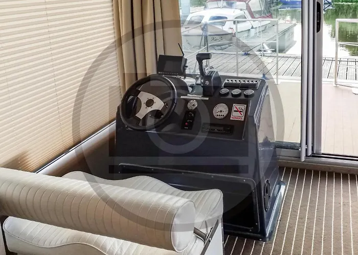 Awesome Ship In With Kitchen Neuruppin