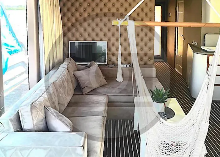 Awesome Ship In With Kitchen 4* Neuruppin