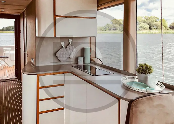 Awesome Ship In With Kitchen 4*