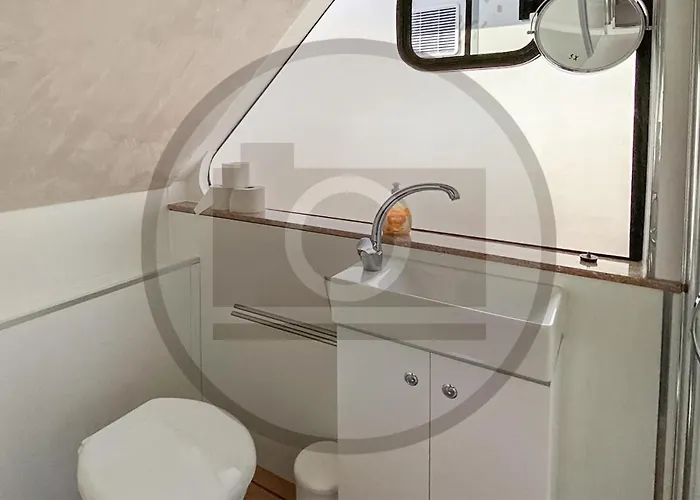 Awesome Ship In With Kitchen 4* Neuruppin