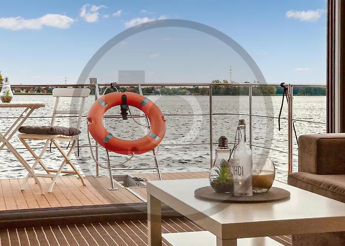 Awesome Ship In With Kitchen Bådhotel 4*